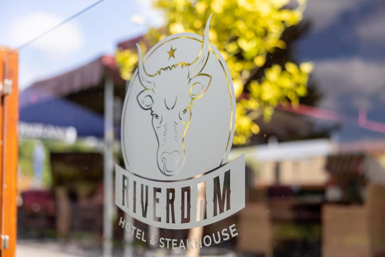 אילמנאו Riverdam Boutique Hotel מראה חיצוני תמונה